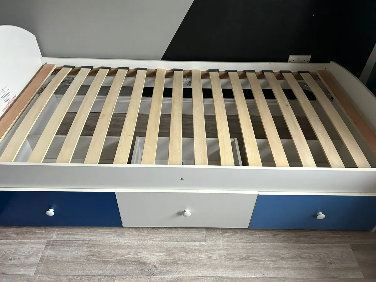Single bed 3 large pull out drawers - Image 4