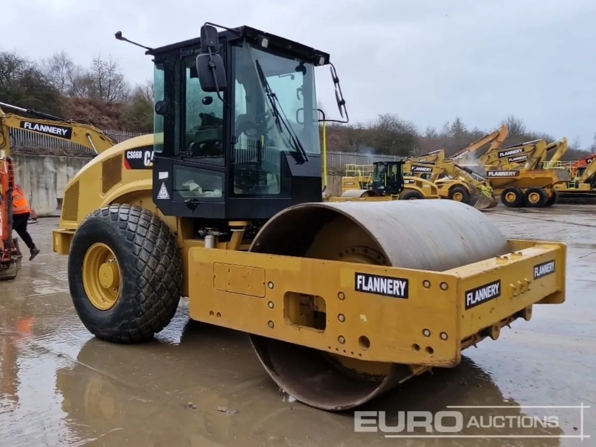 2018 CAT CS66B - Image 1