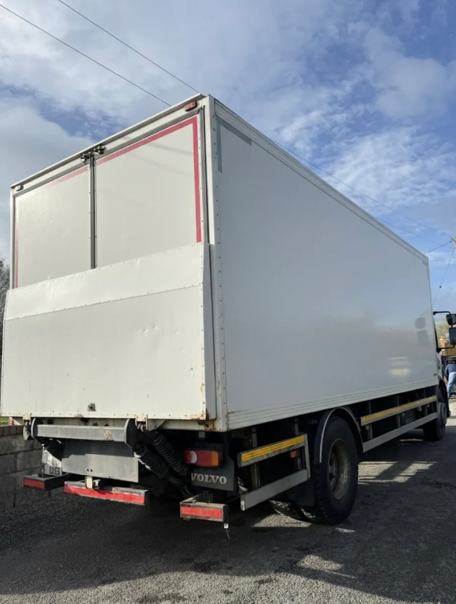 Volvo 4x2 box body tail lift -fridge - Image 2