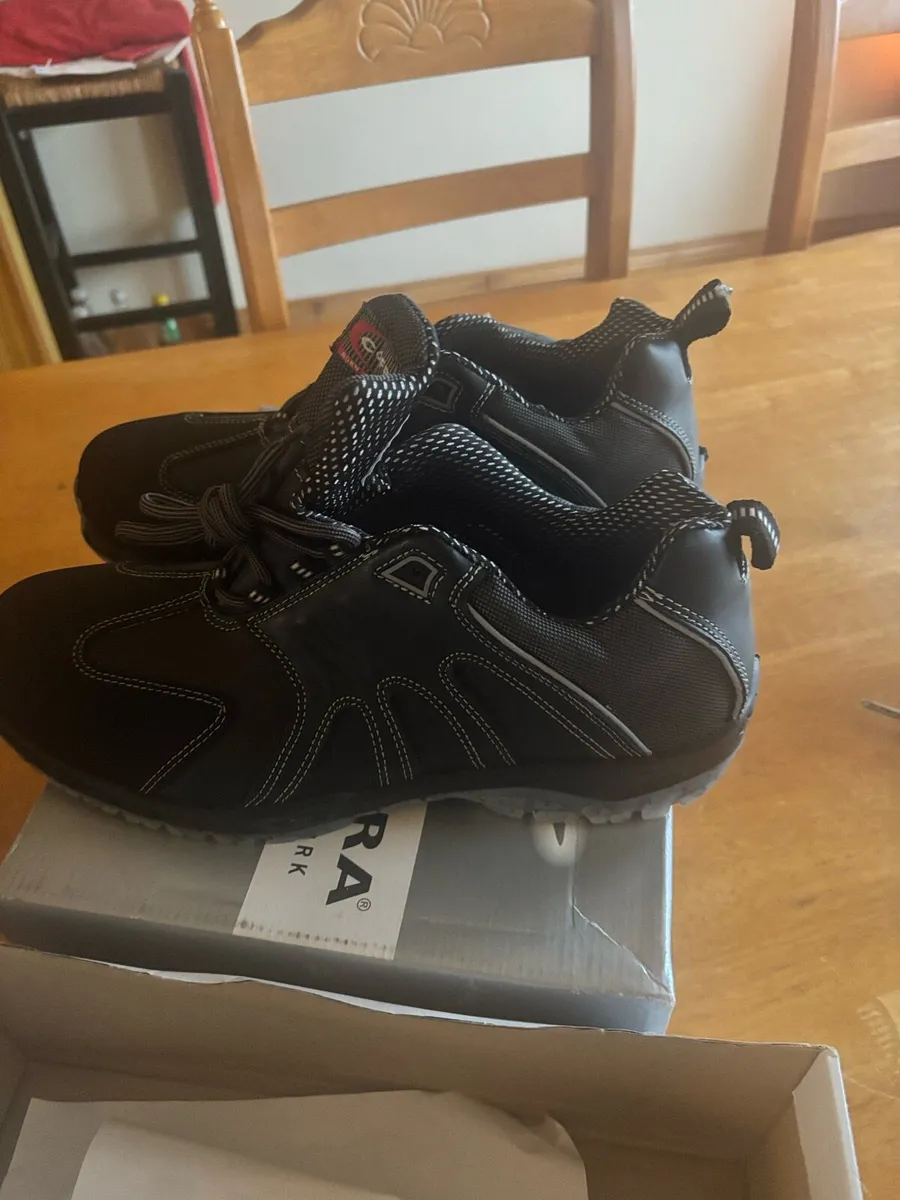 Safety shoes - Image 1