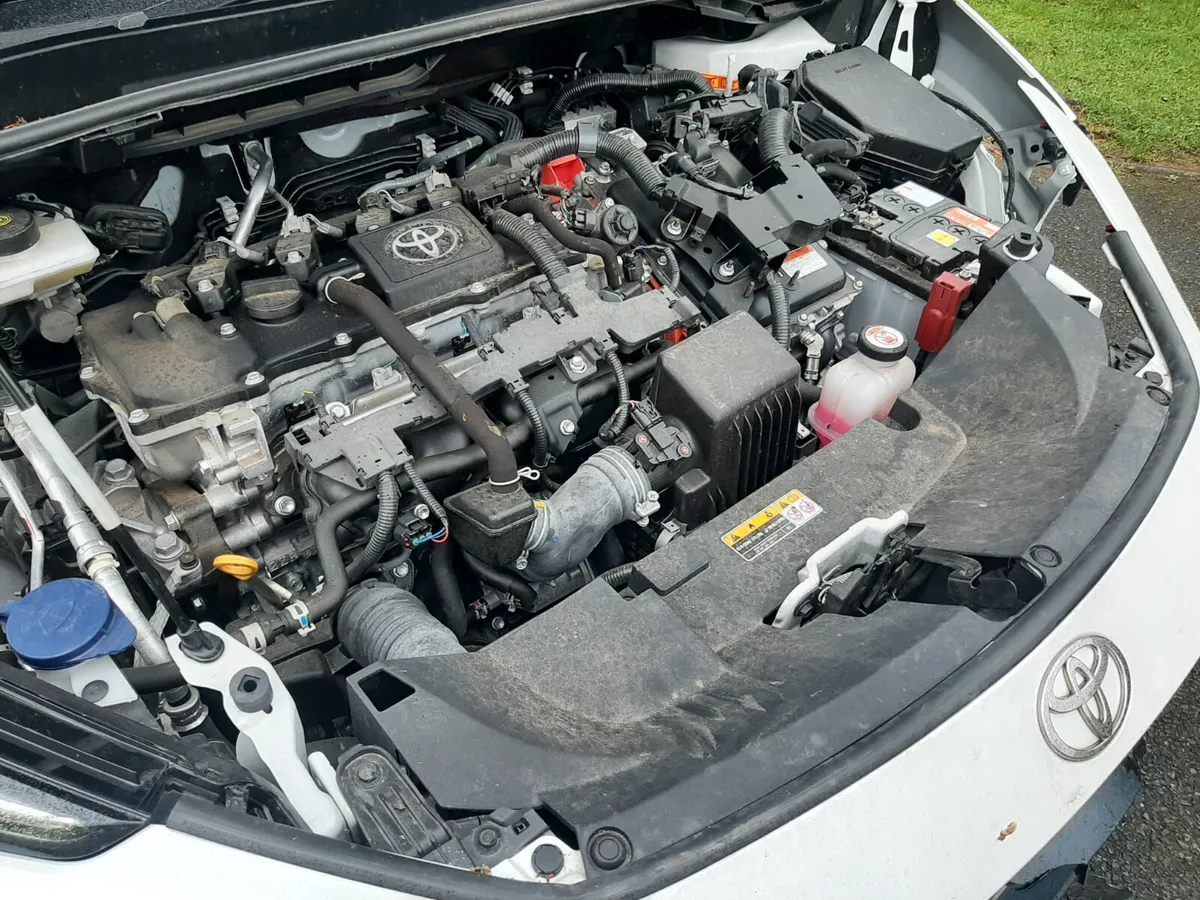 TOYOTA CHR HYBRID AUTOMATIC, NEW MODEL - Image 2