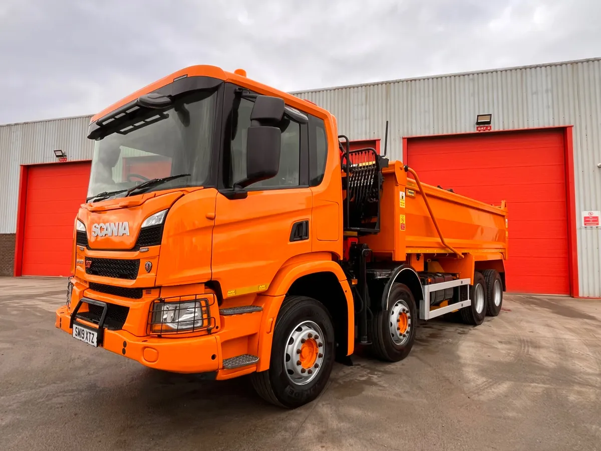 2019  Scania P410 XT 8x4 Thompson Tipper Grab - Image 1