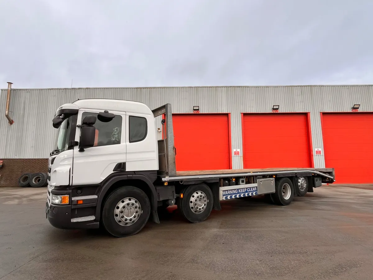 2019 Scania P410 8X2  Beavertail/Cheesewedge Body - Image 3