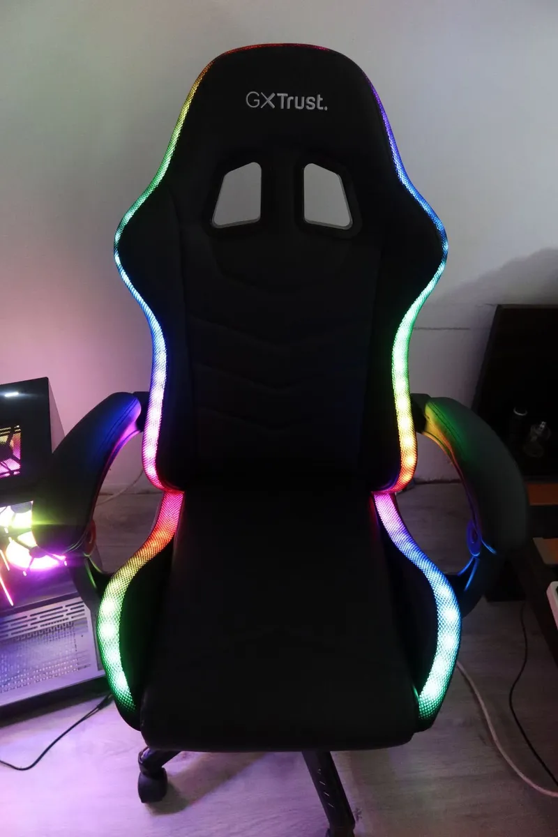 Gaming chair with rgb need gone ASAP - Image 2