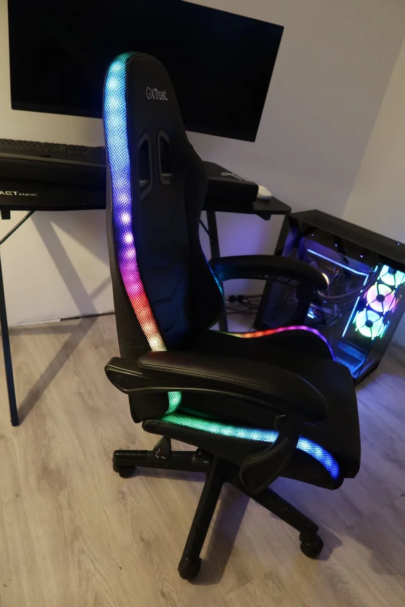 Gaming chair with rgb need gone ASAP - Image 4