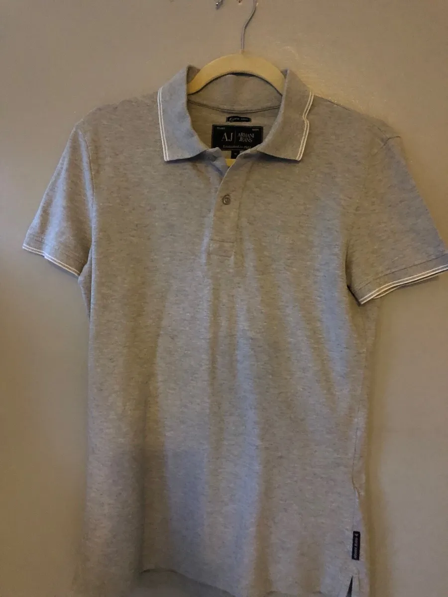 Mens Armani teeshirt size M €5 - Image 1