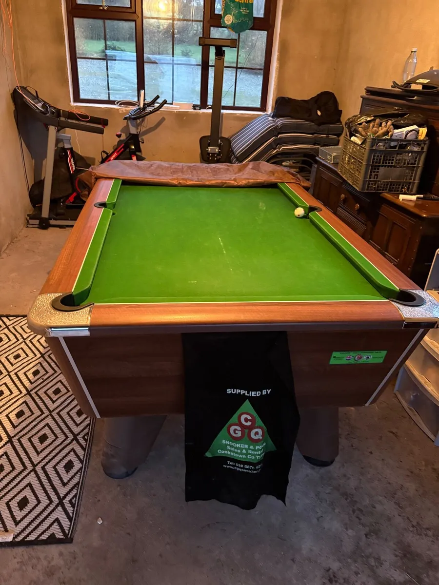 Pool table - Image 1