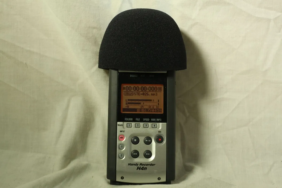 ZOOM H4N MULTI-TRACK DIGITAL AUDIO RECORDER - Image 2