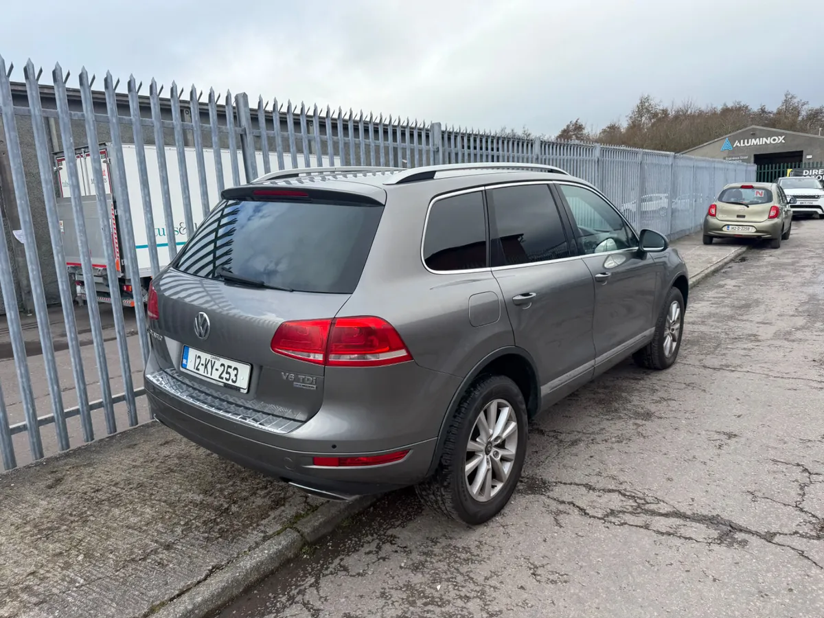 Nice Vw Touareg 2 seats commercial no damage - Image 3