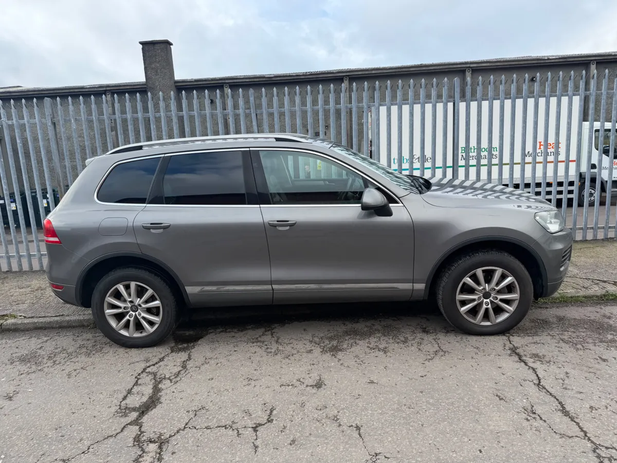 Nice Vw Touareg 2 seats commercial no damage - Image 2