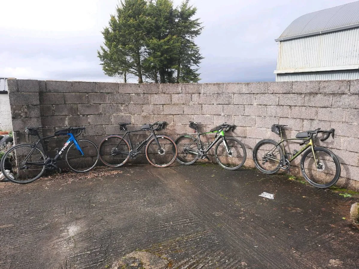 Road bicycles - Image 1