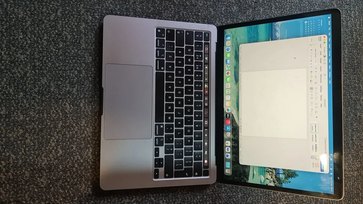 MacBook Pro 500 GB M2 - Image 1