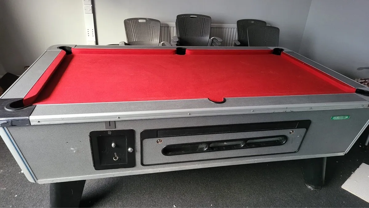 7ft Pool Table