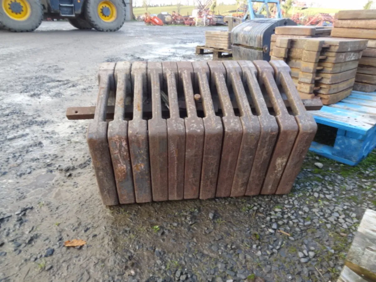MF Massey Ferguson 45KG Tractor Weight slices - Image 2