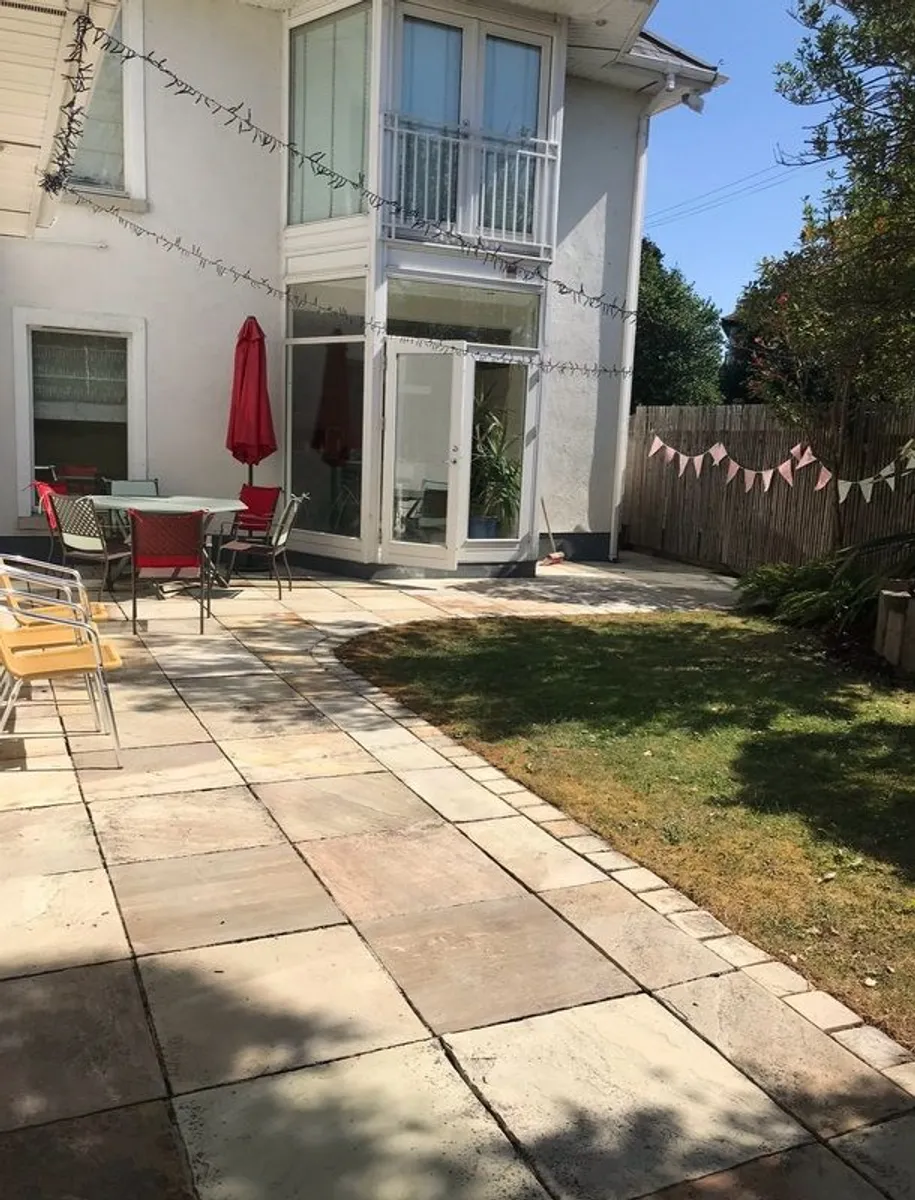 Sandstone paving - Image 3