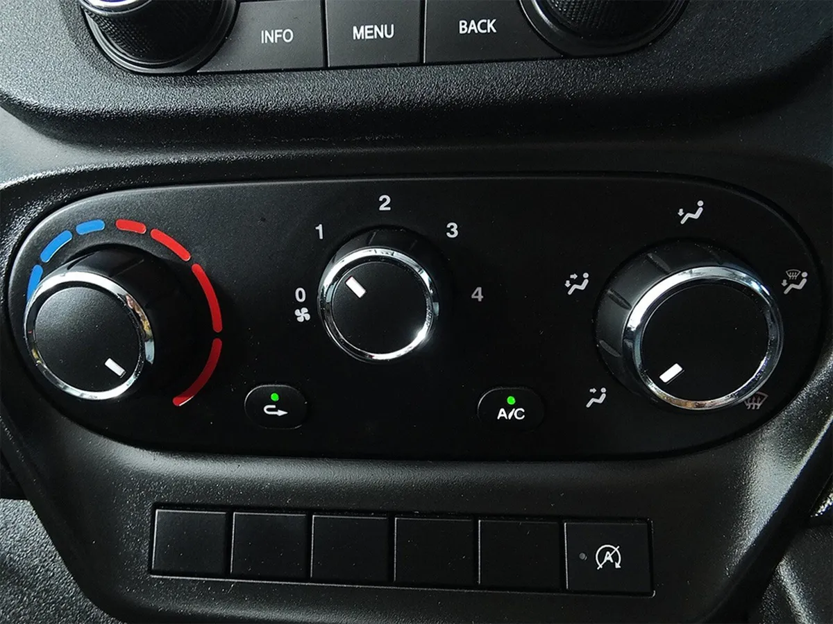 2021 Iveco Daily Luton Box Van - Image 4