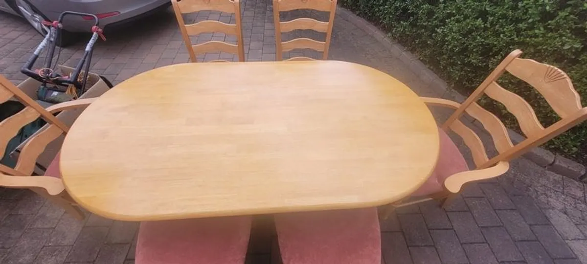 table and chairs - Image 1