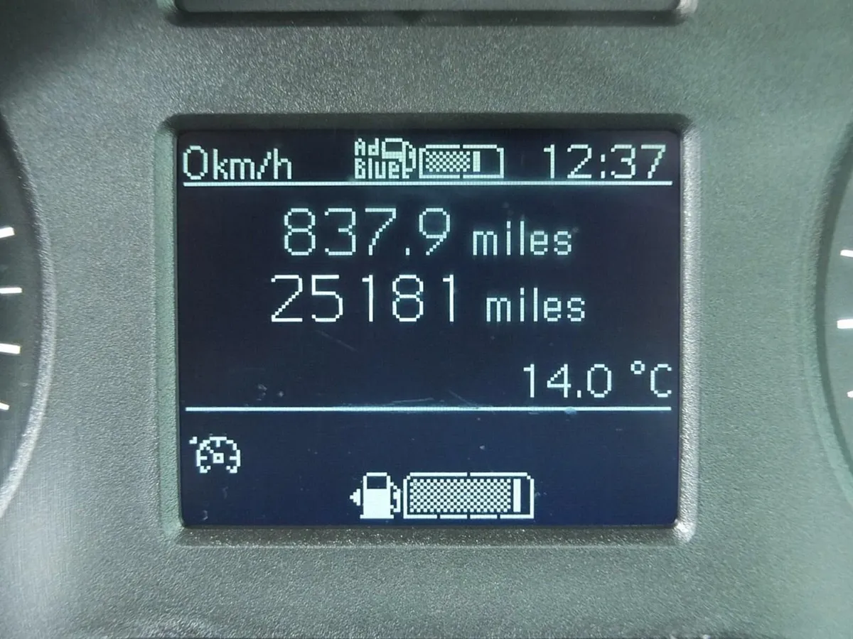 2023 Mercedes-Benz Sprinter Luton Box Van - Image 4