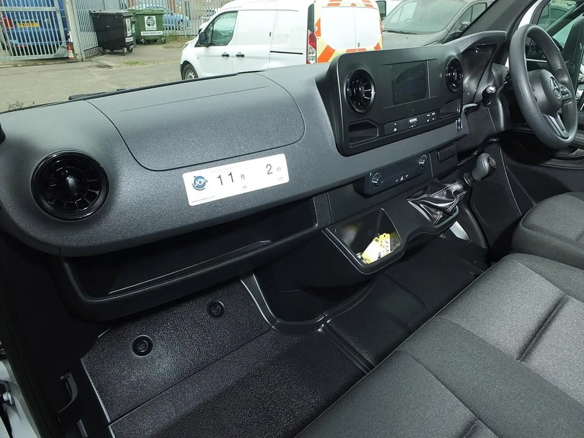 2023 Mercedes-Benz Sprinter Luton Box Van - Image 3