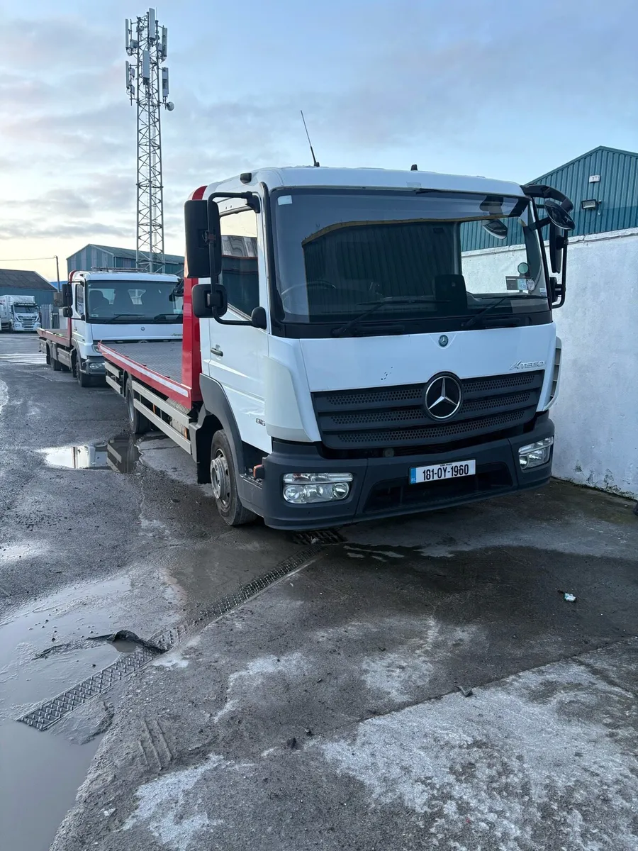 Recovery truck - Image 1