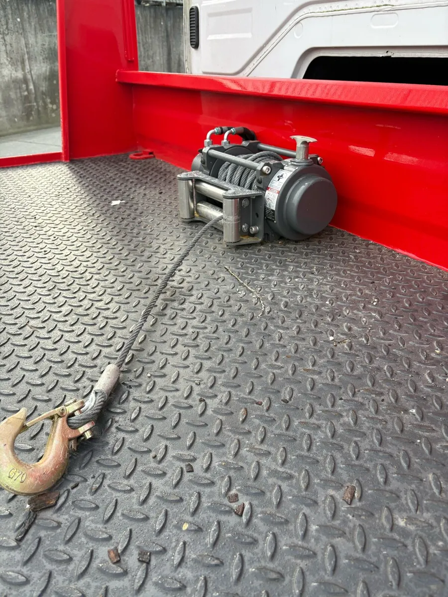 Recovery truck - Image 3