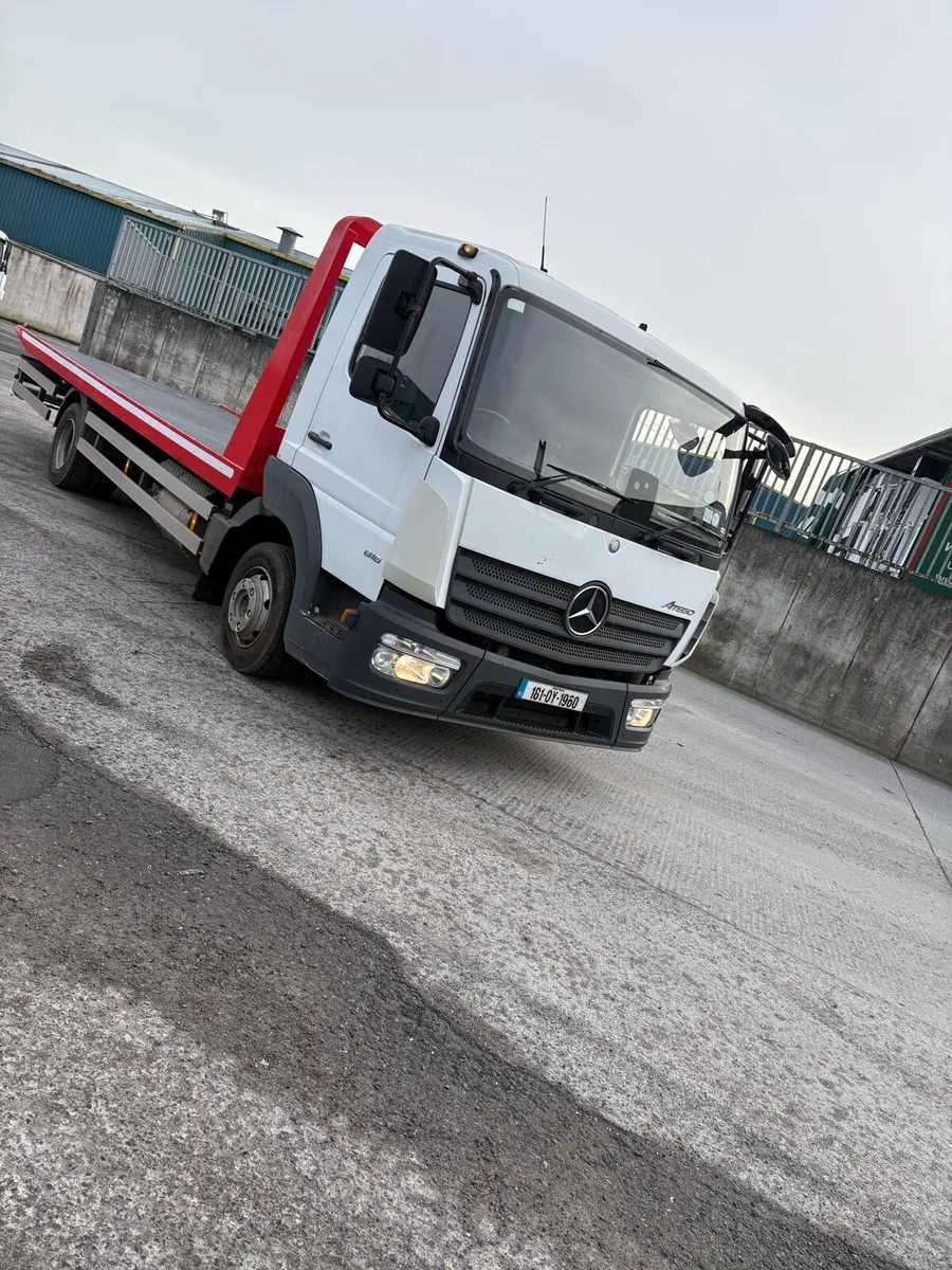 Recovery truck - Image 1