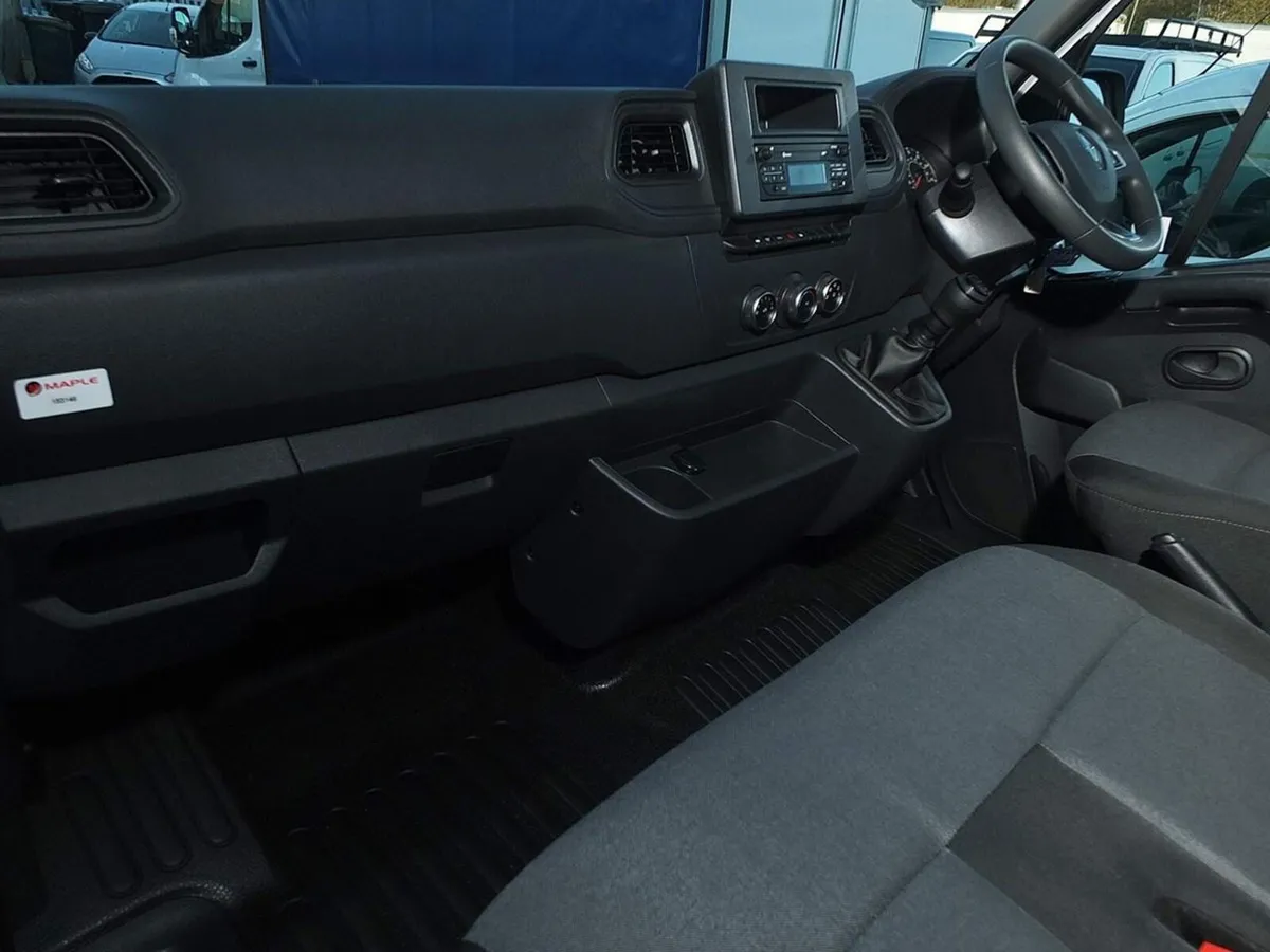 2023 Renault Master Luton Box Low Loader Van - Image 3