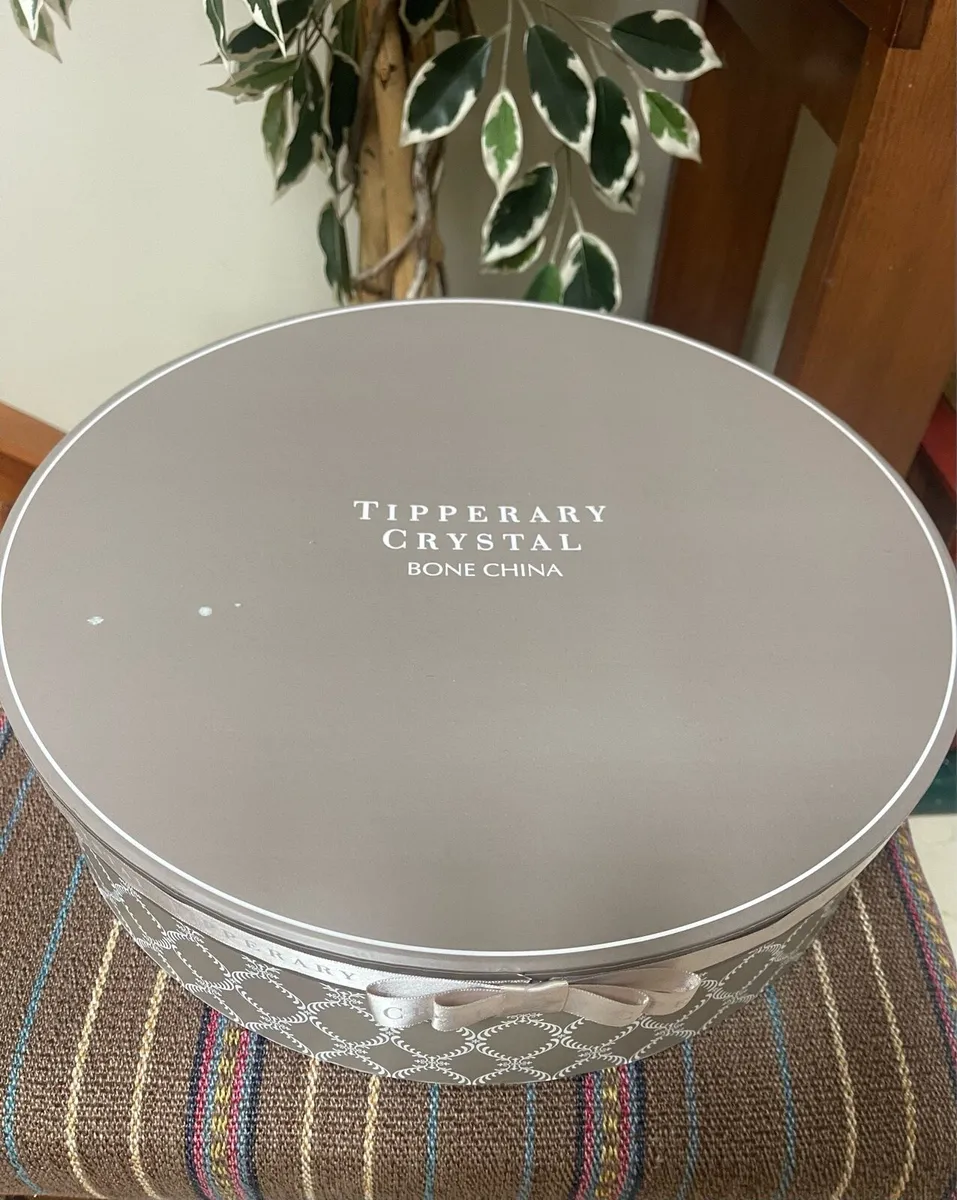 6 x Brand New Tipperary Crystal Bone China Mugs - Image 2