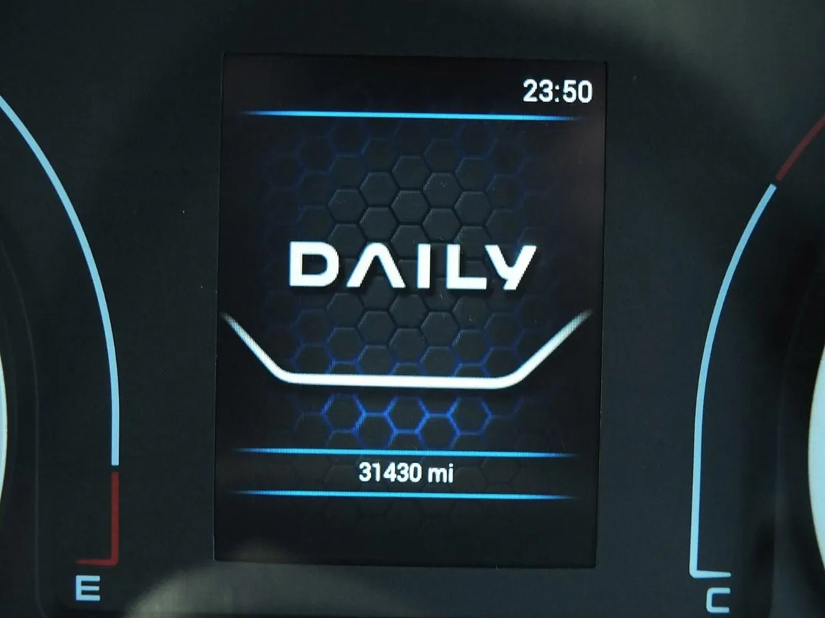 2021 Iveco Daily Luton Box Van - Image 2