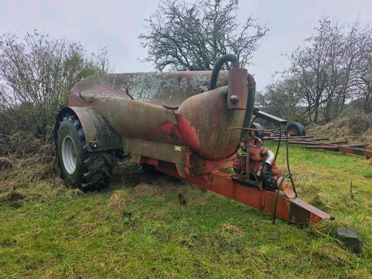 Slurry tanker - Image 1