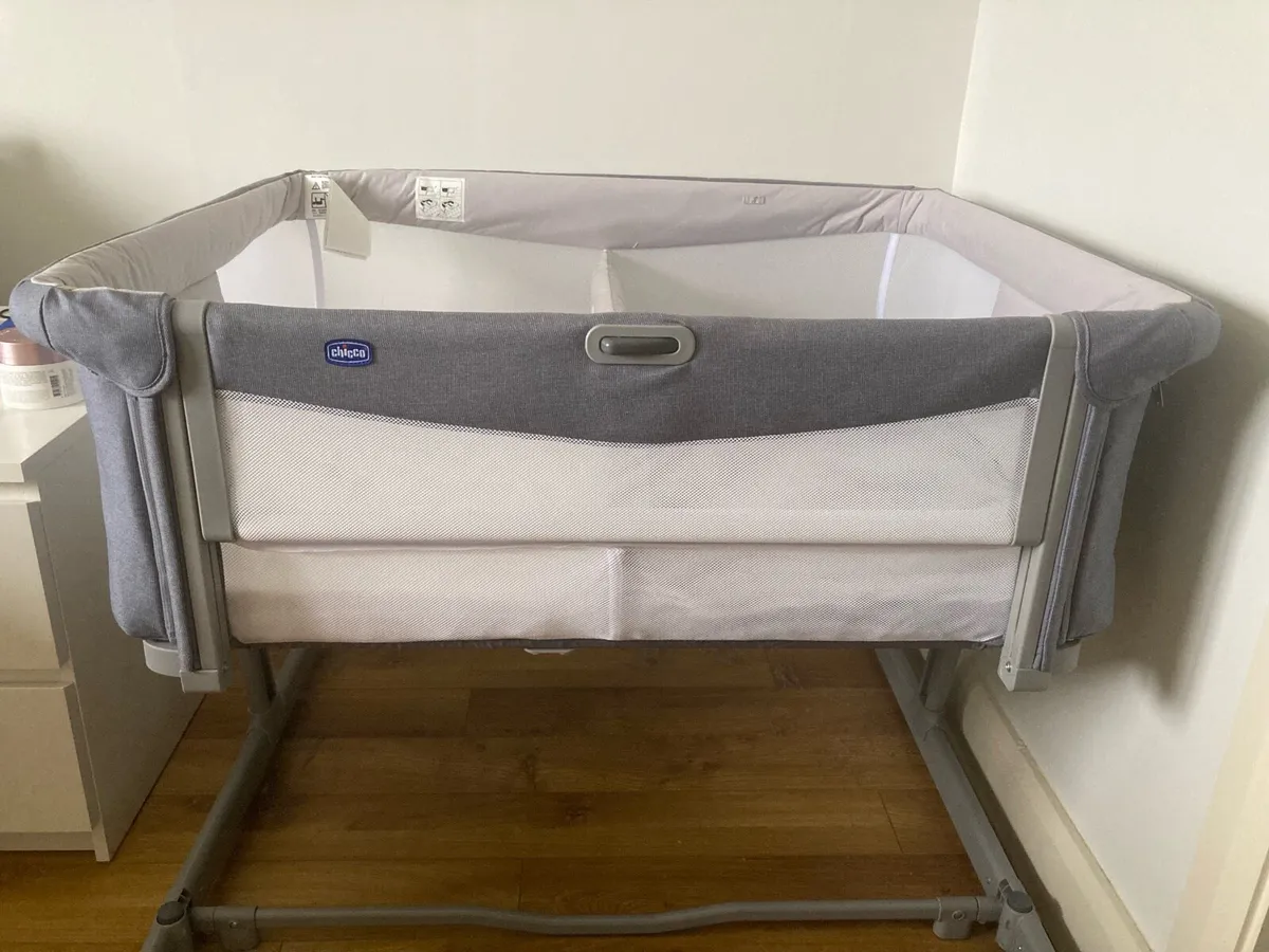 Chico Twin Next to Me - Image 1