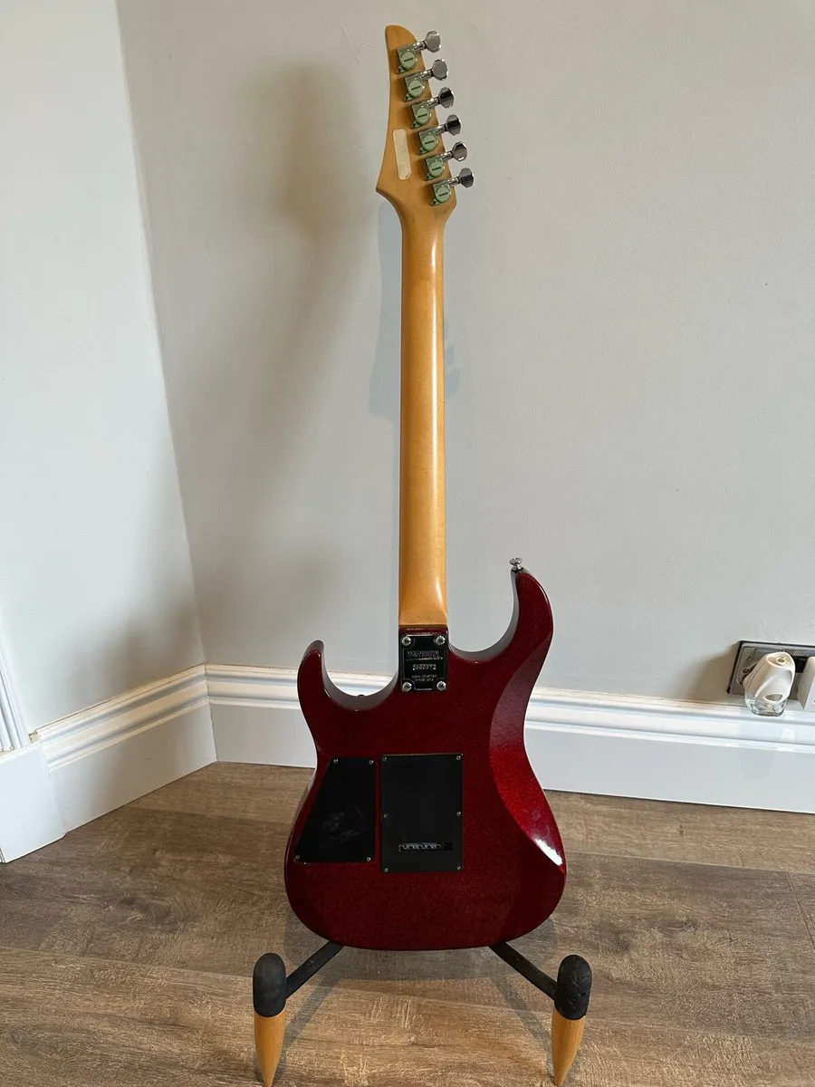 Washburn MG-20 Electric Guitar + Hard Case + Stand - Image 4