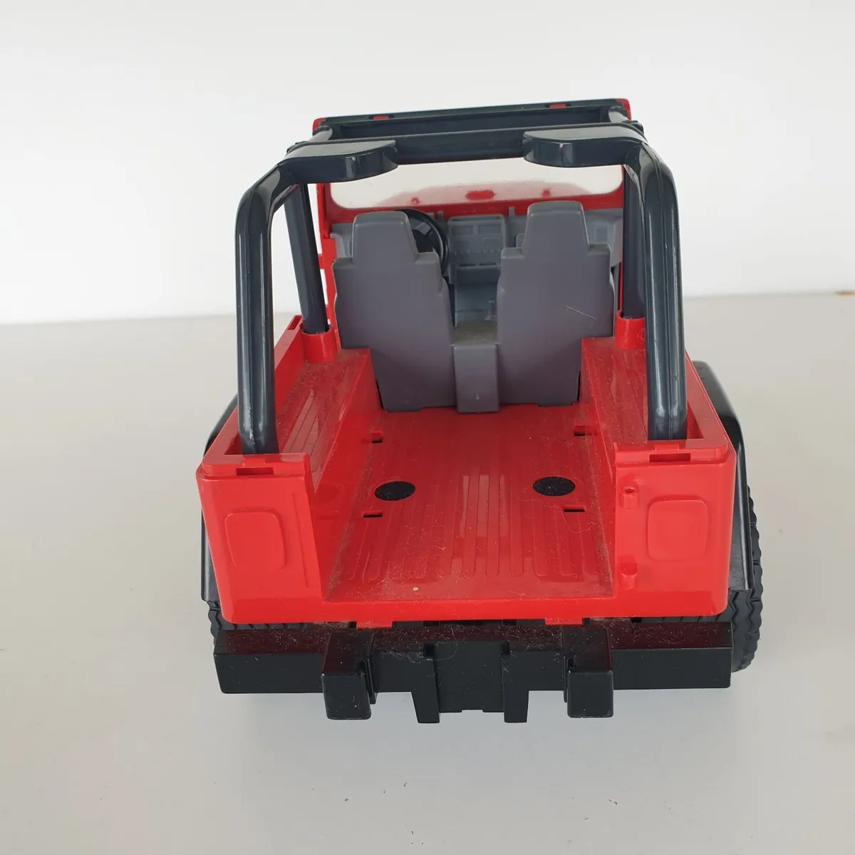 Bruder red jeep international - Image 4