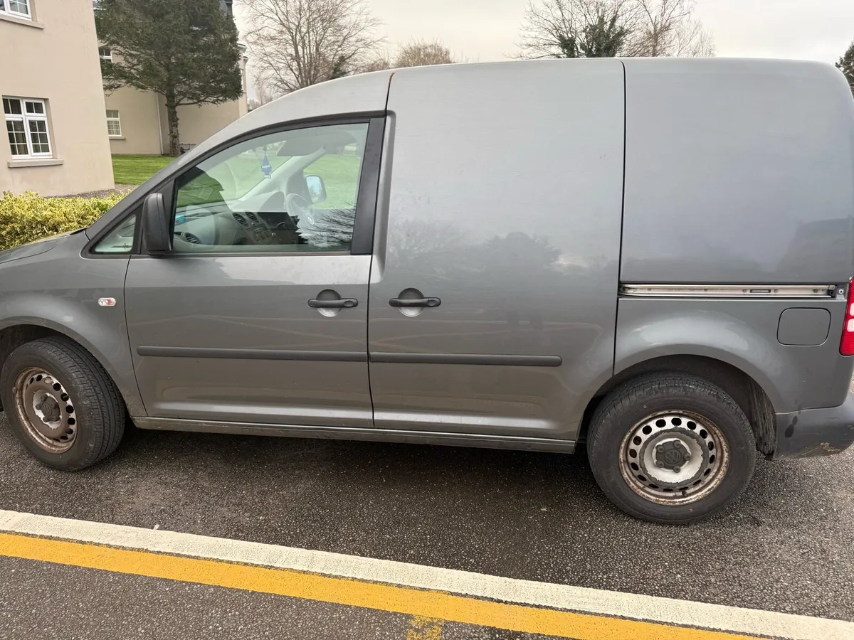Low mileage Volkswagen Caddy Van - Image 2