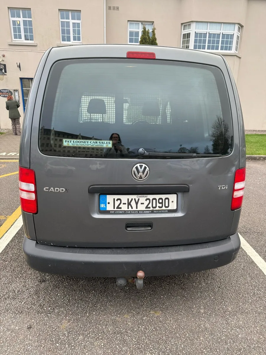 Low mileage Volkswagen Caddy Van - Image 3