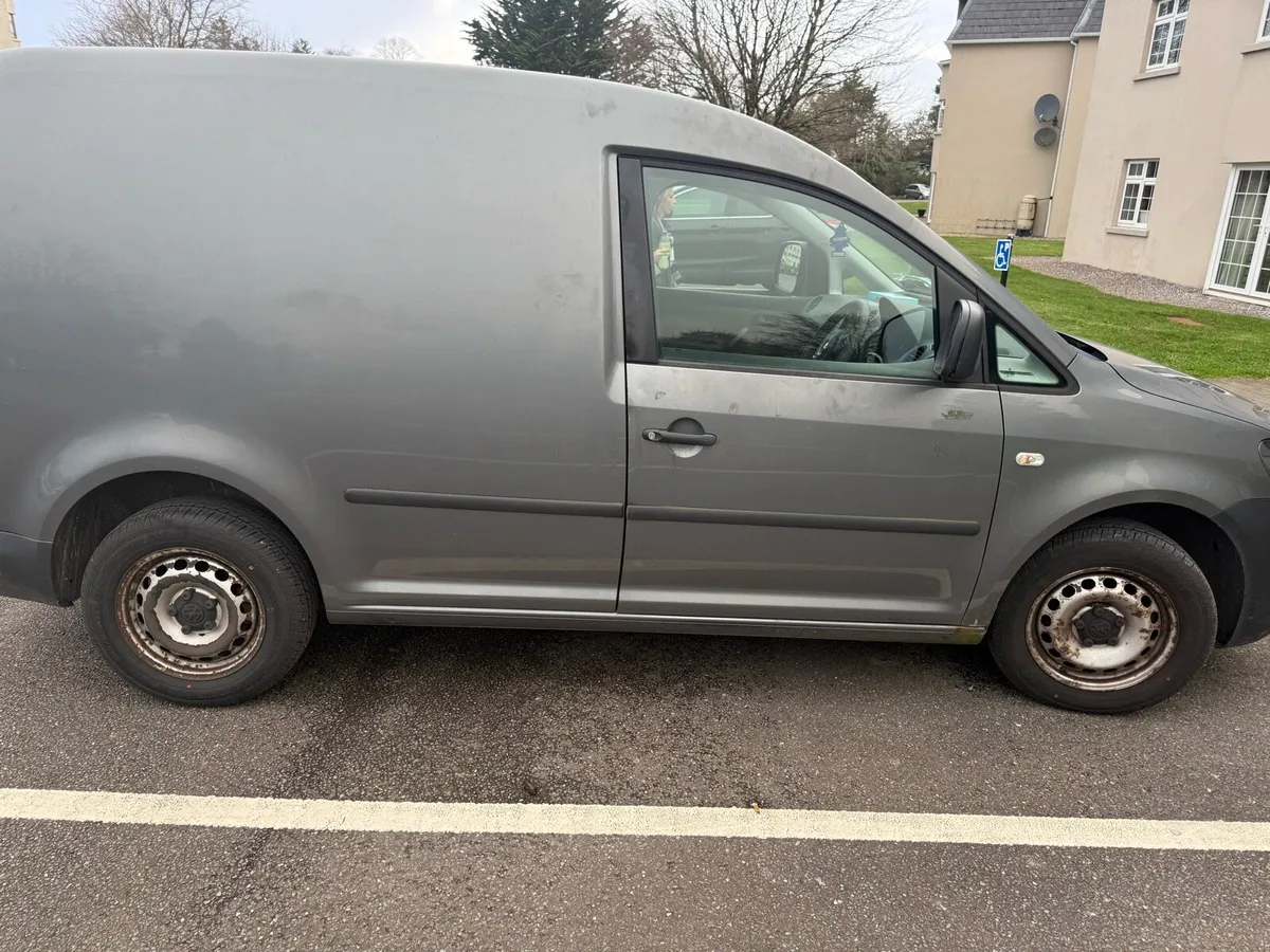 Low mileage Volkswagen Caddy Van - Image 4