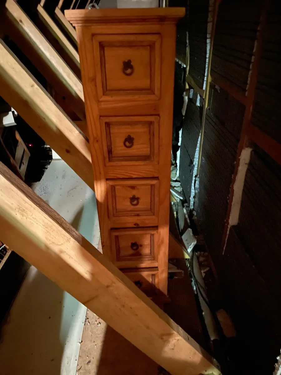 Mexican pine tall unit