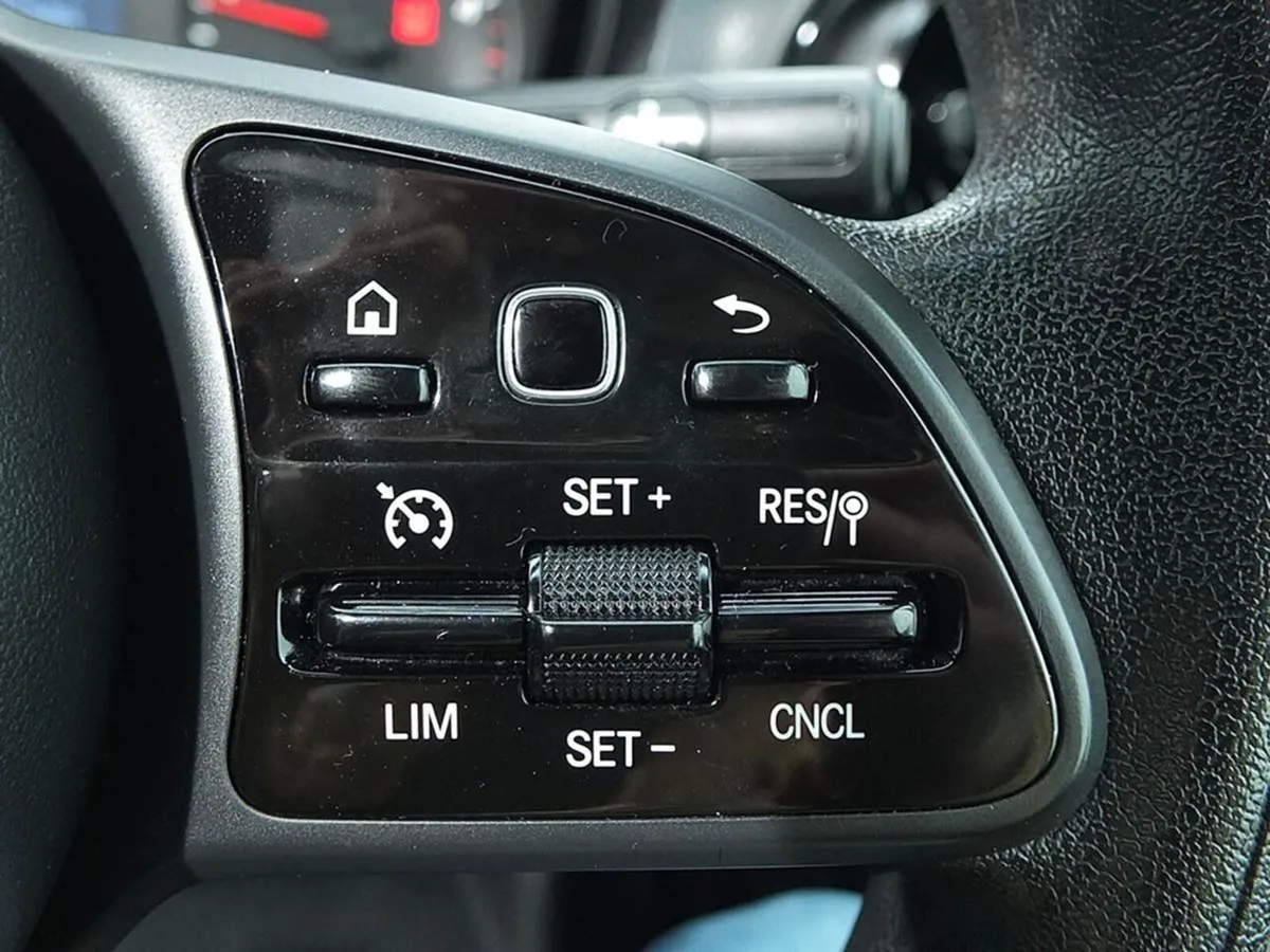 2022 Mercedes-Benz Sprinter Luton Box Van - Image 3