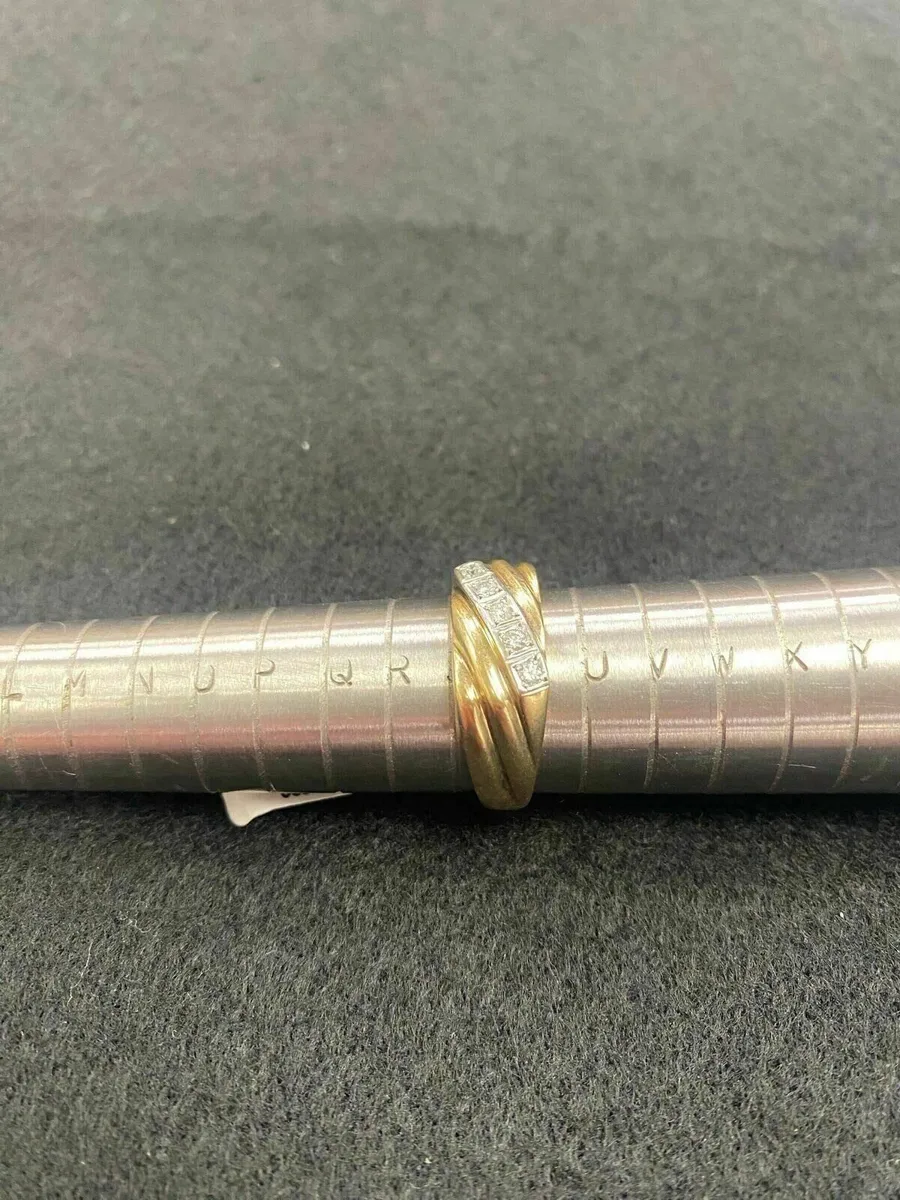 9ct Gold Ring w/ Diamonds 9k - Image 2