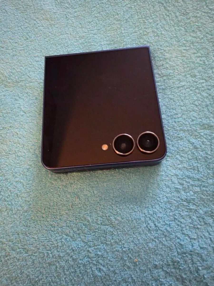 samsung galaxy flip 7....512GB - Image 4