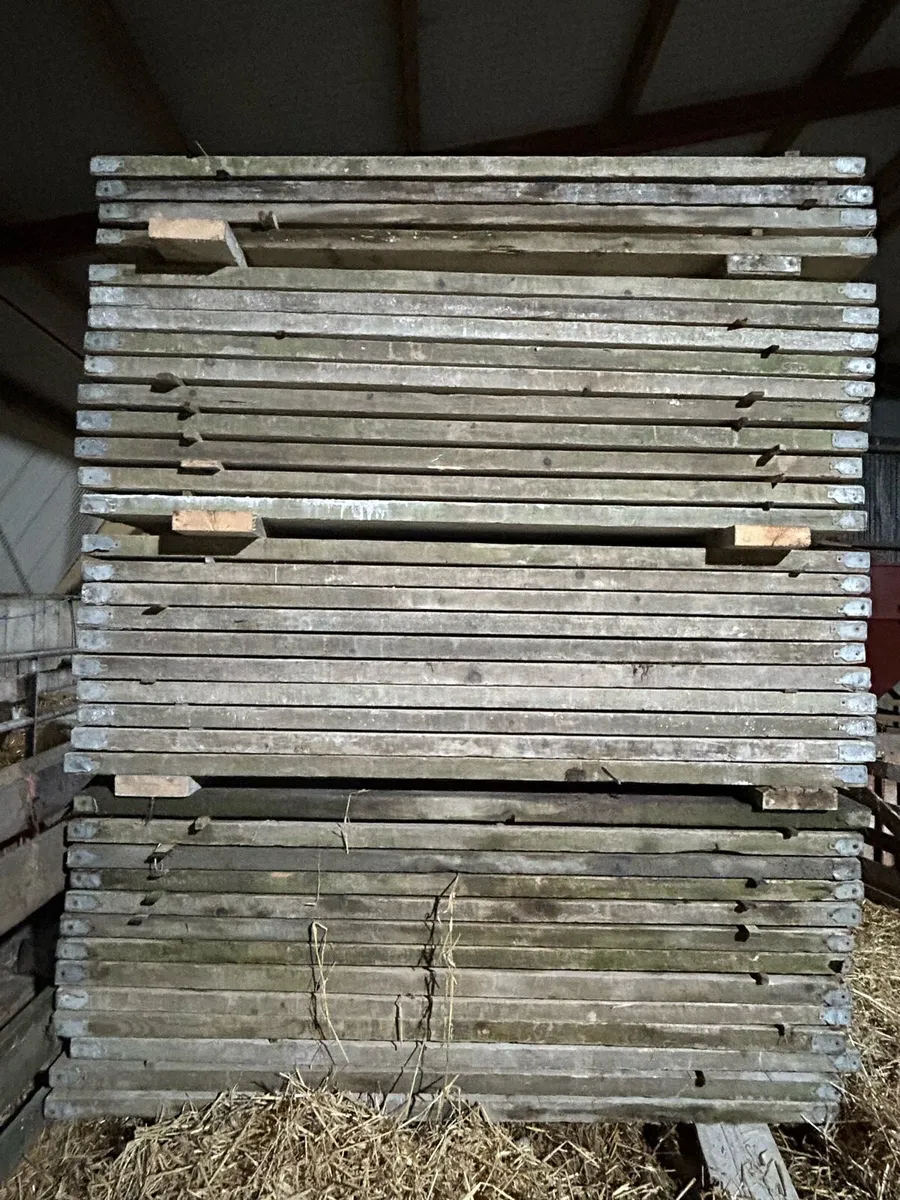 Scaffolding planks - Image 1