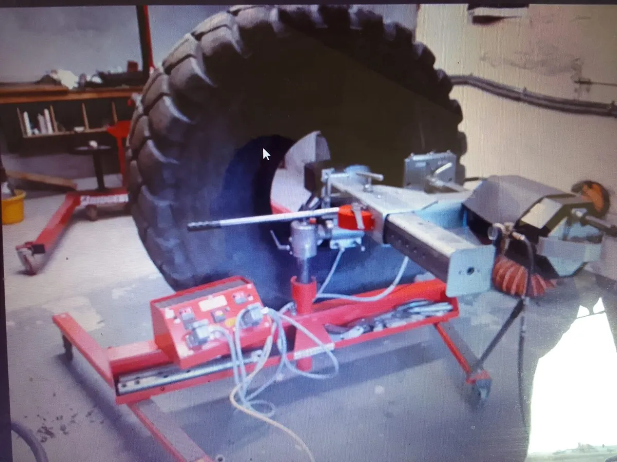 EM1 vulcanizing machine - Image 1