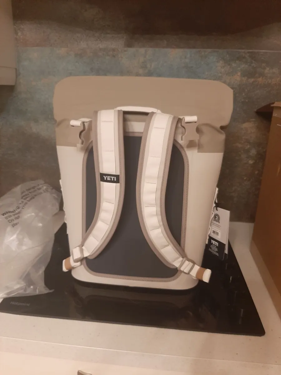 Yeti Backpack Cooler Hopper M12 Taupe - Image 3