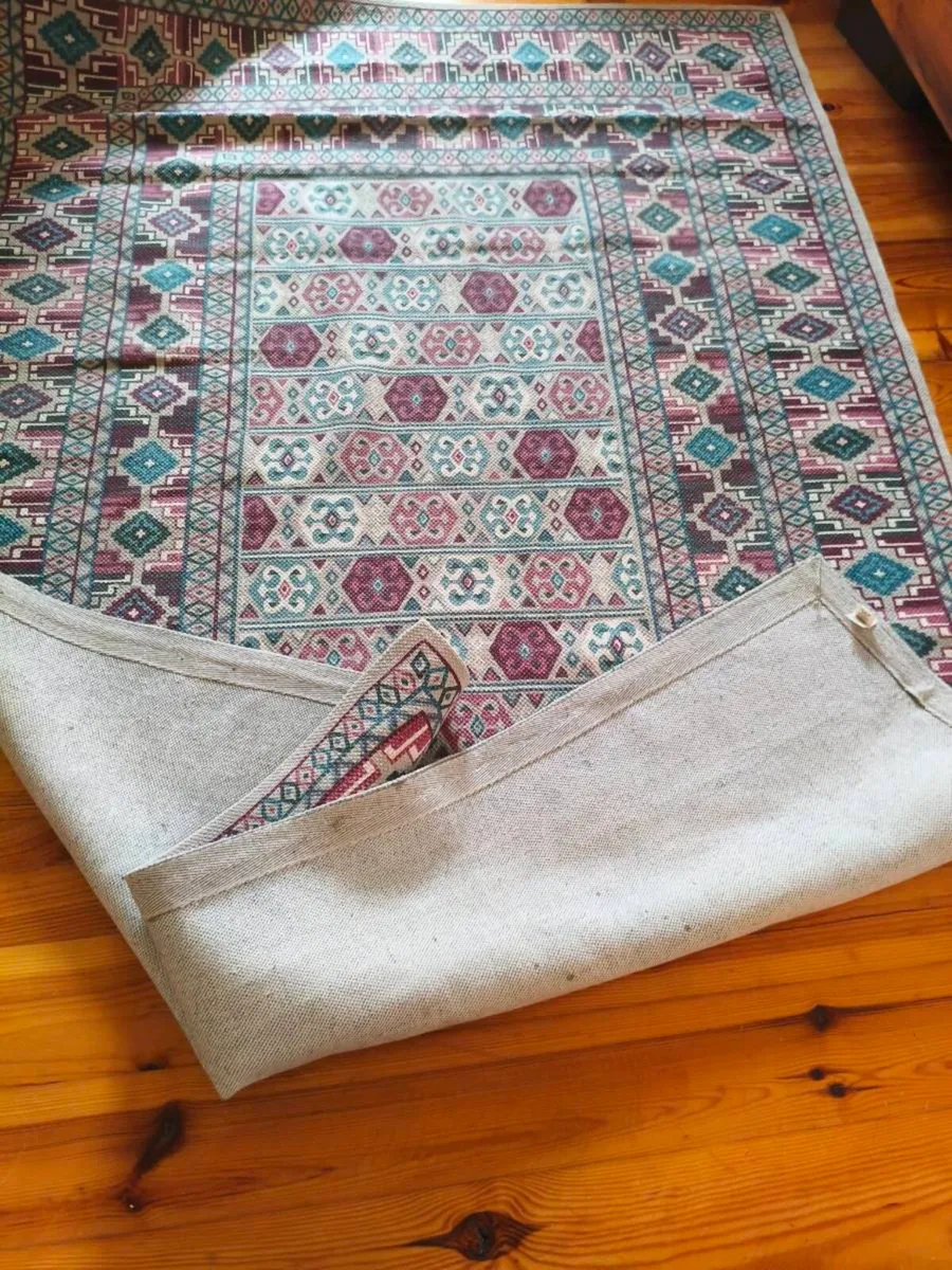 Beautiful rug like new ,carolyn Donnelly brand, - Image 2