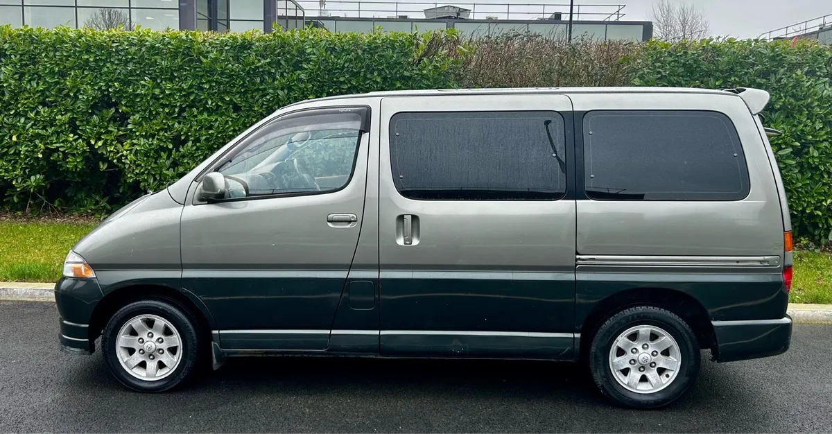 1996 Toyota Hiace Granvia - Image 3