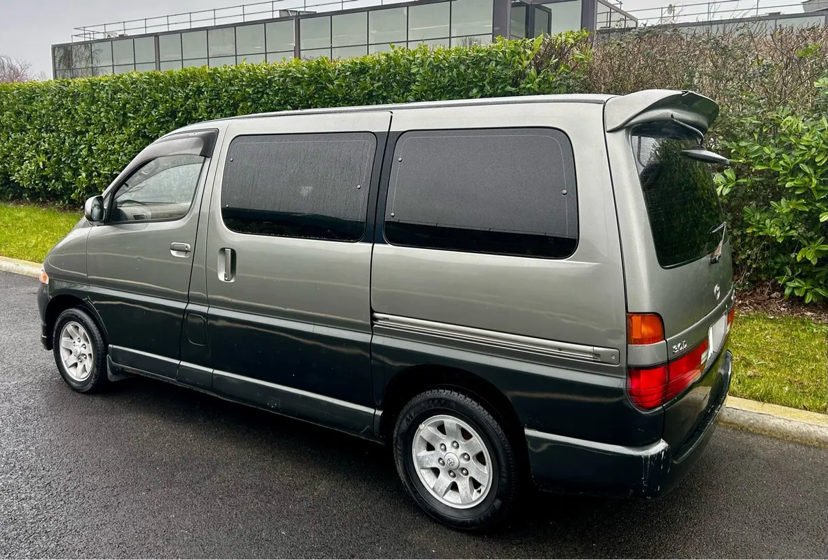 1996 Toyota Hiace Granvia - Image 4