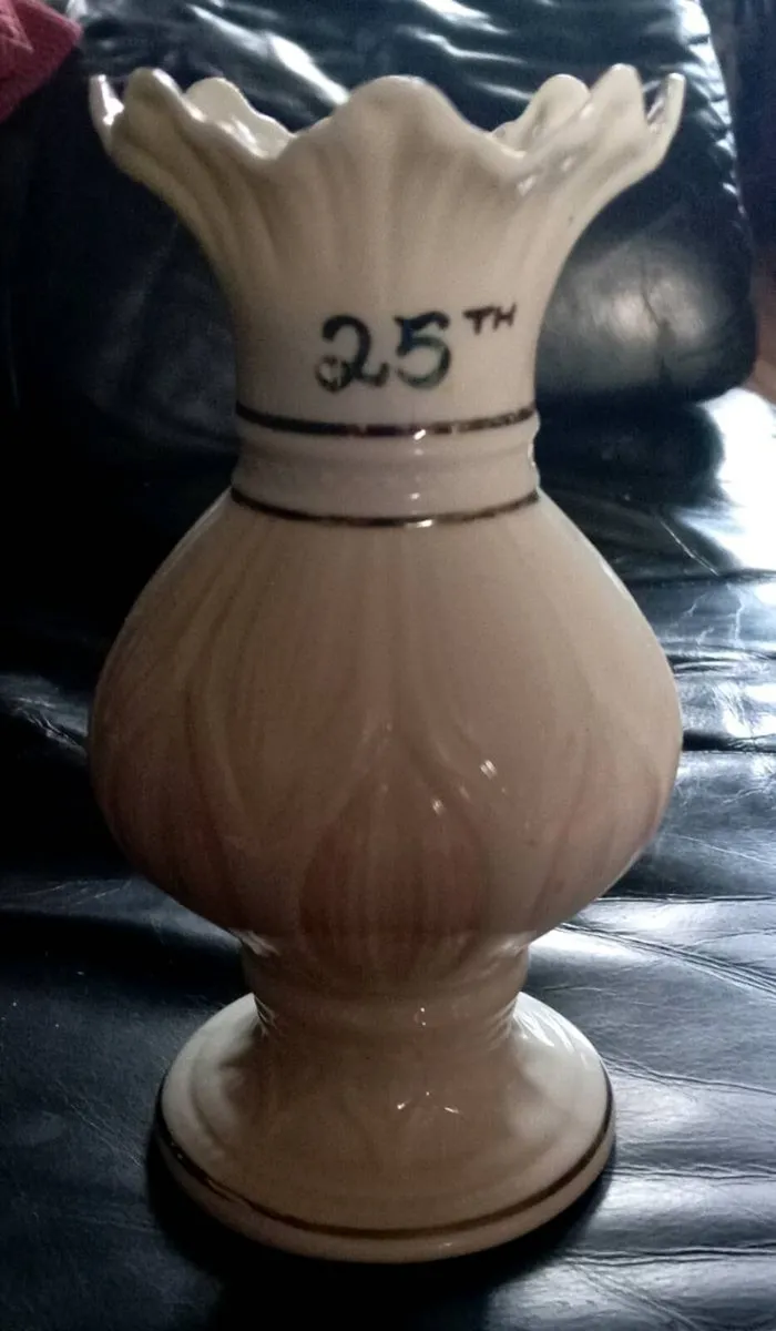 Belleek Blossom Spill Vase 25th - Image 1