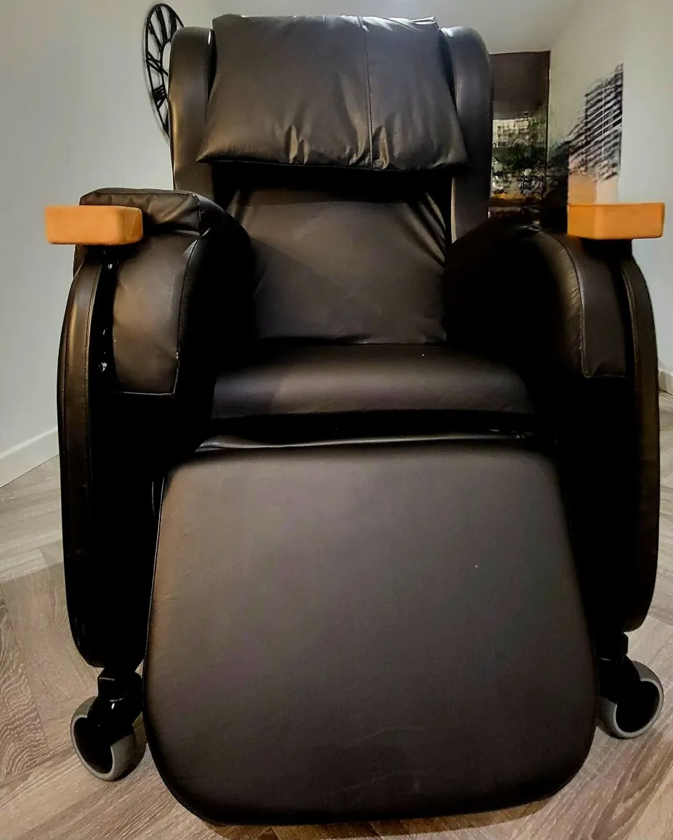 Careflex HydroTilt Chair - Image 1