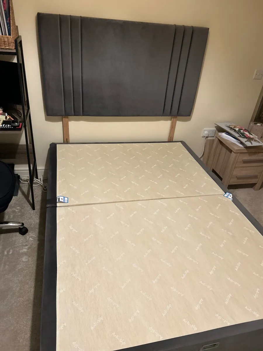 Double bed, headboard and mattress - Image 2