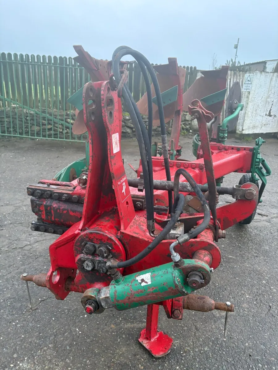 Kverneland 3 Furrow Reversible Plough - Image 3